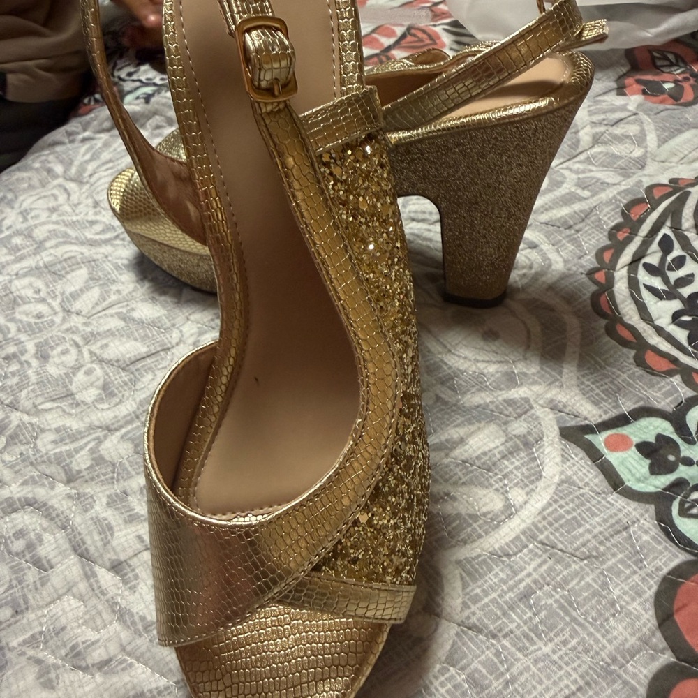 SHEIN Gold Textured Women's Heels